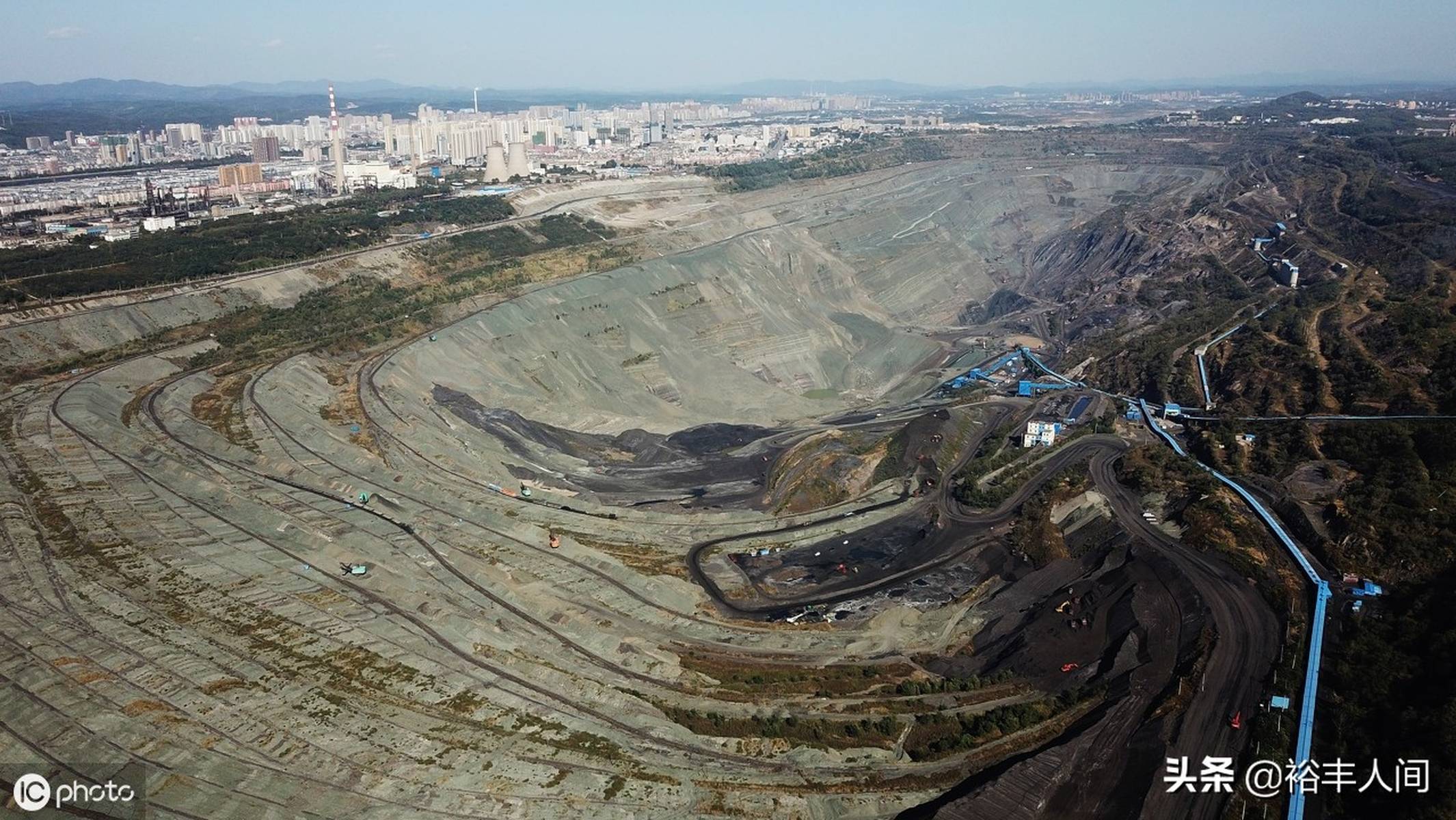 資源枯竭的&ldquo;亞洲最大礦坑&rdquo;,曾是&ldquo;搖錢樹&rdquo;,如今變成深溝險壑